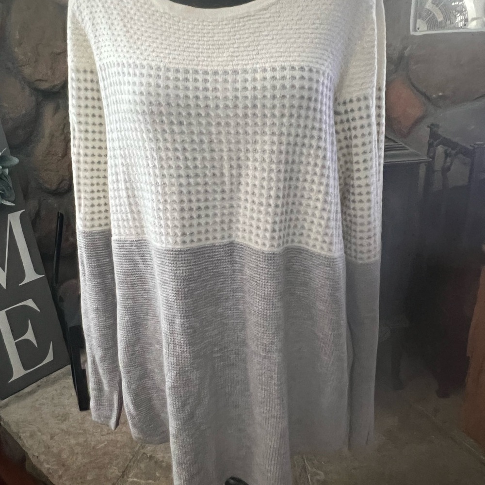 Charter’s Club Women’s Three Tone Sweater EUC